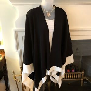 Black & White “Top It Off” Wrap